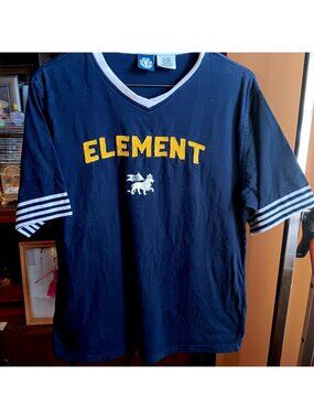 Vintage Y2k T-shirt Large Element V-Neck Yellow Logo Stitched Ringer Y2K